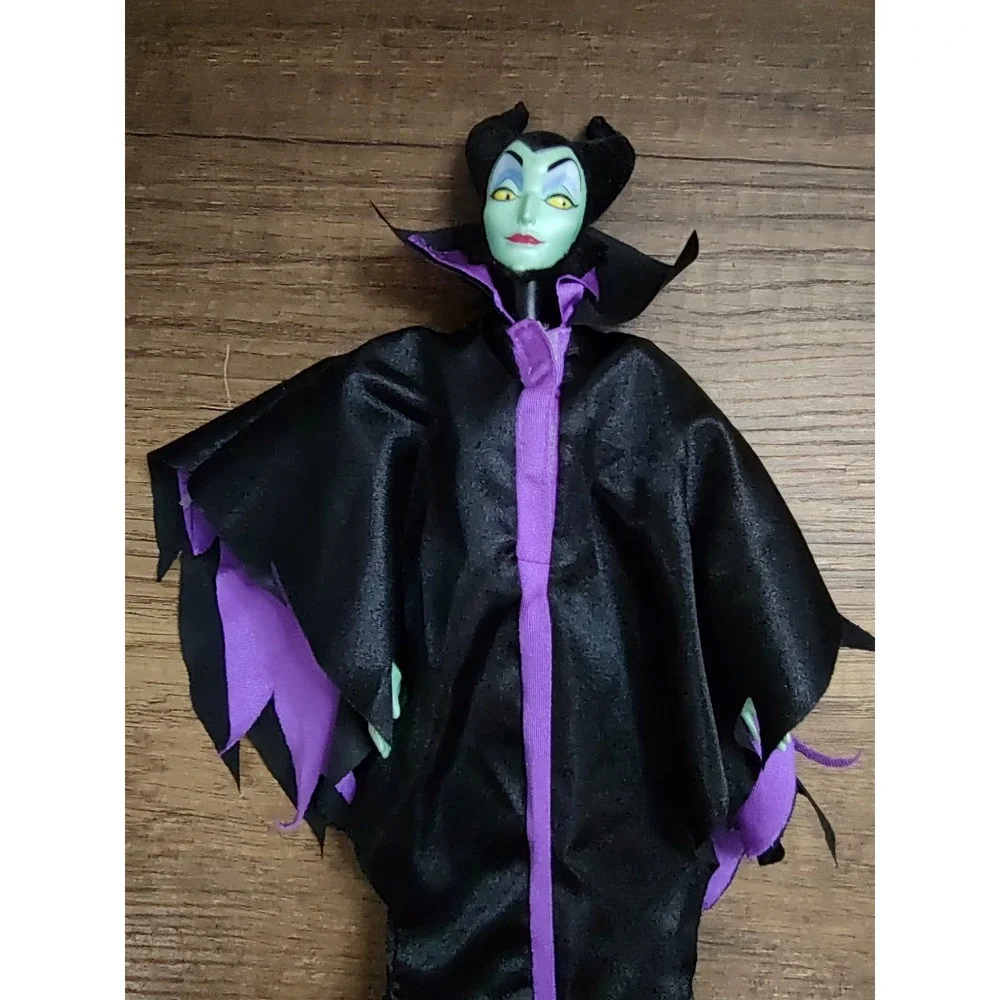 1999 Mattel MALEFICENT Disney Sleeping Beauty 12